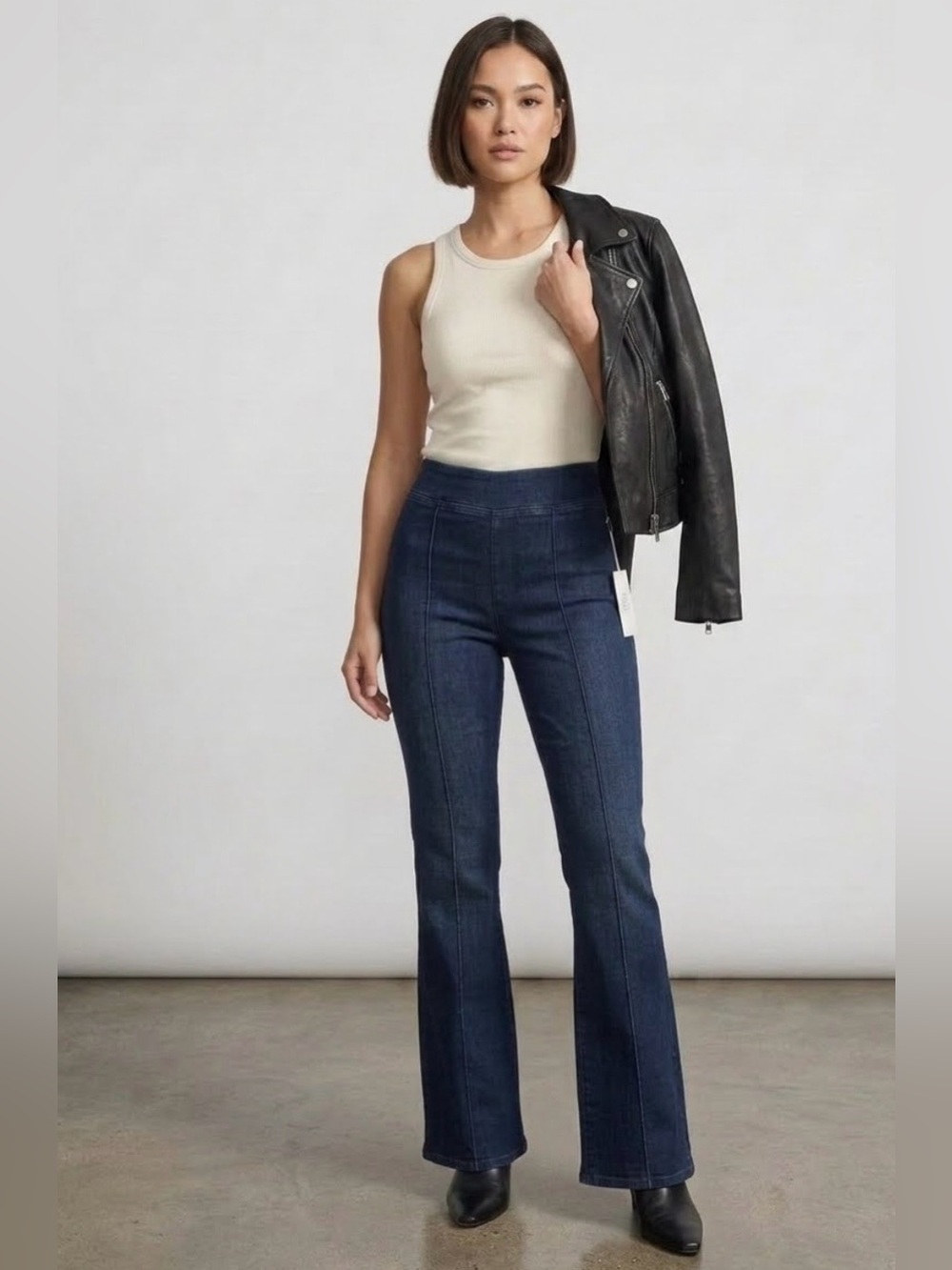 FRAME
The Jetset High-Rise Flared Jeans   Size 1 (waist 25”-29”). NWT